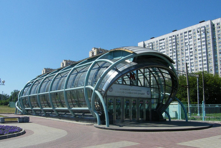 Территорию у станций метро и МЦД 