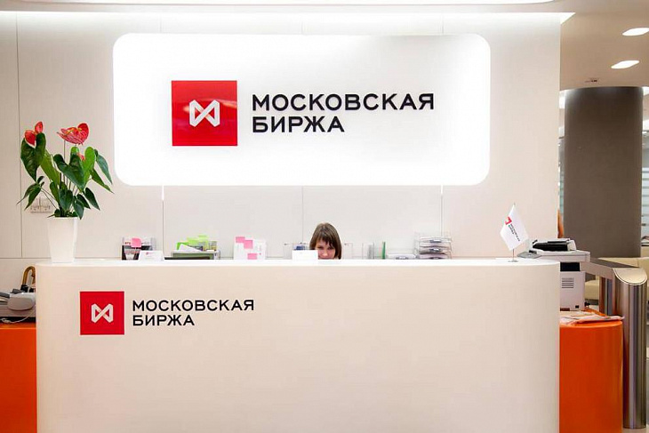 К Мосбирже подан иск из-за закрытия майских фьючерсов на WTI по минус 37,63 доллара