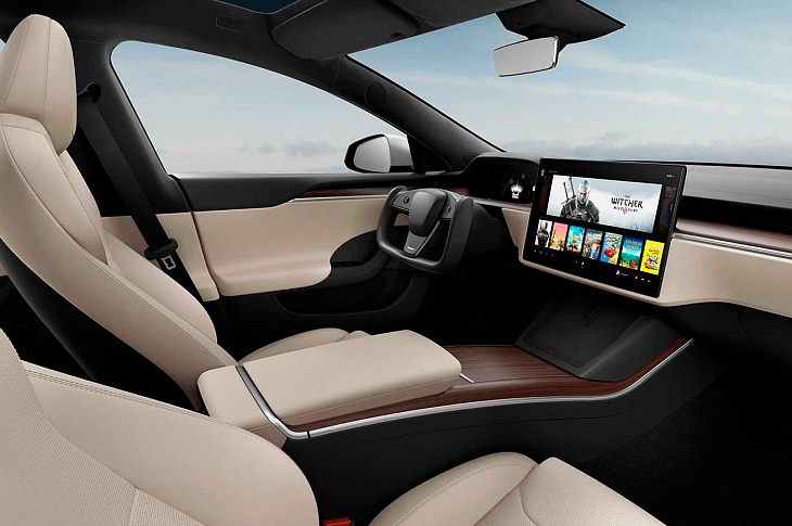 Власти США проверят Tesla из-за видеоигр в электрокарах 