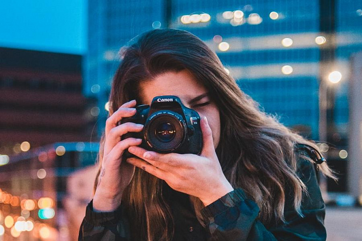 Неврологи не советуют много фотографировать ключевые события жизни