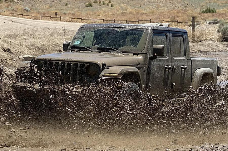 Внедорожник Jeep слетел с гарантии из-за езды по грязи