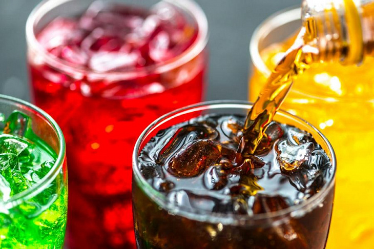 Врачи назвали побочные действия газировки на мозг