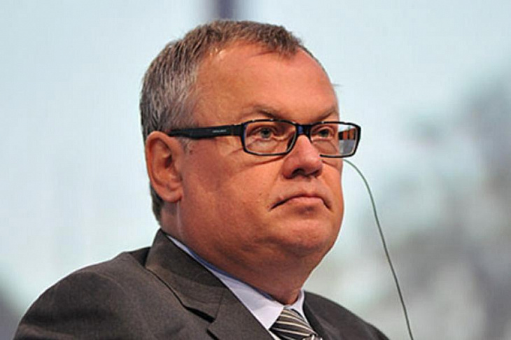 Глава ВТБ прогнозирует полный отказ России от доллара и евро