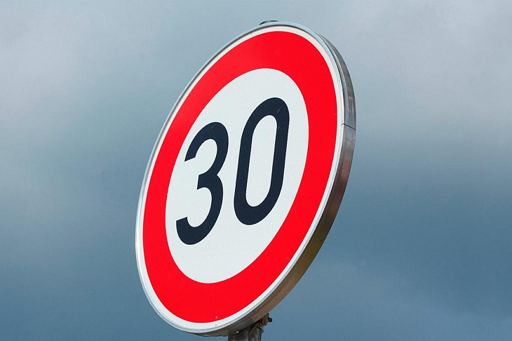 Максимальную скорость автомобилей в Париже ограничили 30 км/ч 