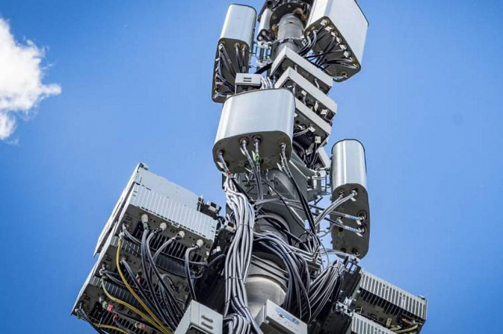 Путин предложил сотовым операторам обеспечить LTE-покрытие в селах