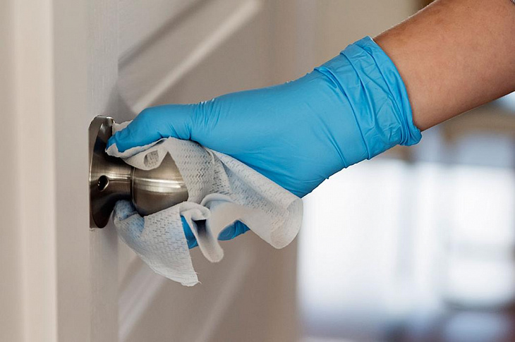 Российские ученые уточнили, как долго сохраняется опасность зараженных коронавирусом поверхностей