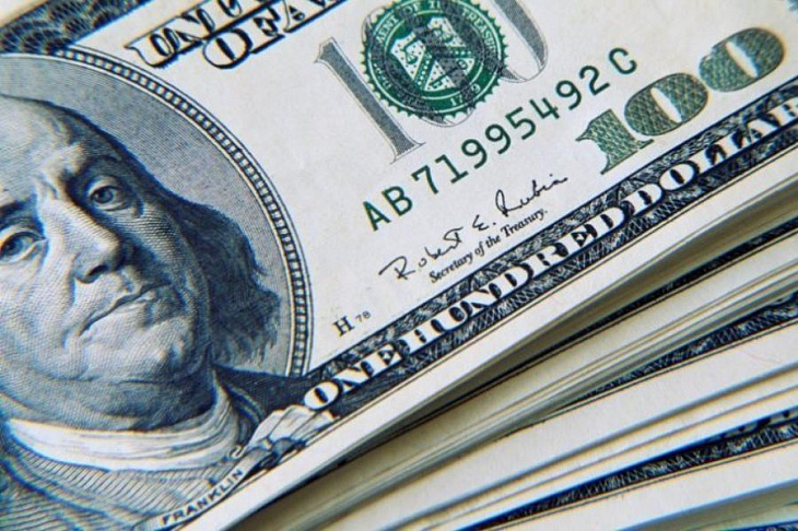 Более трети россиян хотели бы привязать свою зарплату к курсам валют