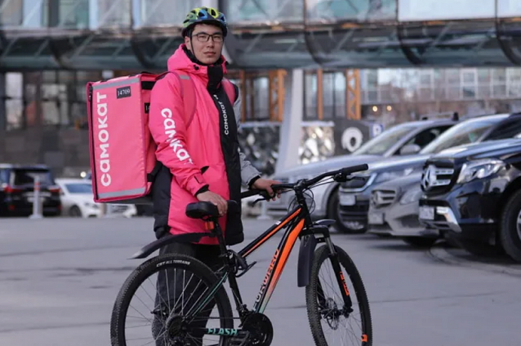 «Самокат» начал продавать средства косметики под собственным брендом