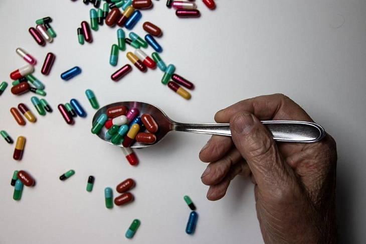 Продажи лекарств в России упали почти на 13%