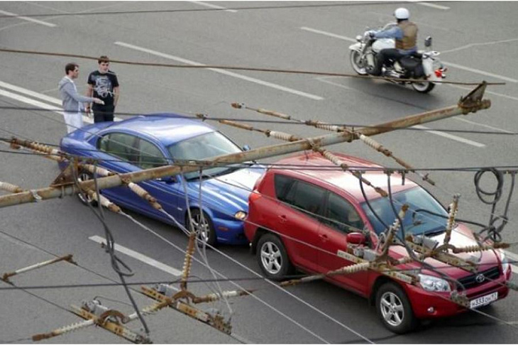 Аварии просят прижаться к обочине