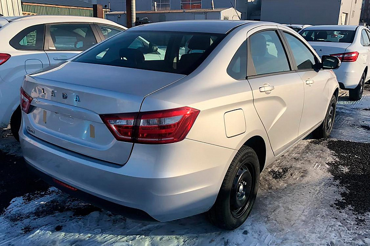 Lada Vesta 2021: шестиступенчатая коробка, 136 сил и другие подробности