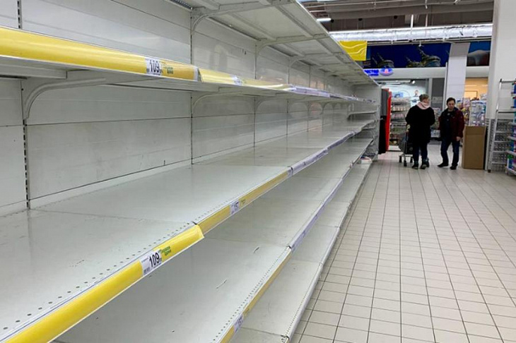 Торговые сети в России начали создавать запасы продуктов
