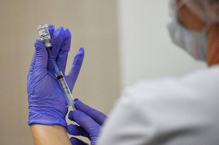 Пожилые люди примут участие в тестировании вакцины «Спутник V»