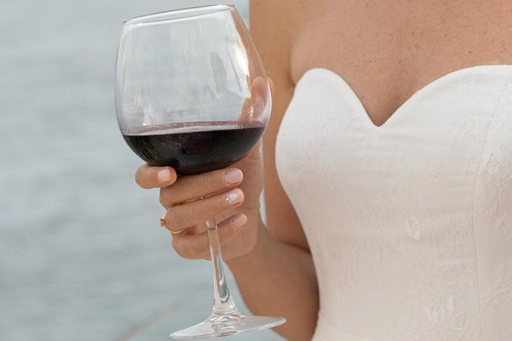 Можно ли совмещать прививку от коронавируса и алкоголь