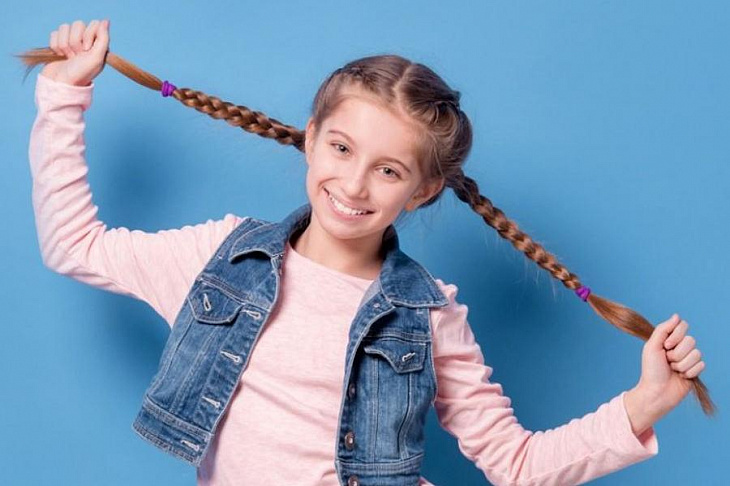 Врач рассказала об опасности популярной у школьниц прически