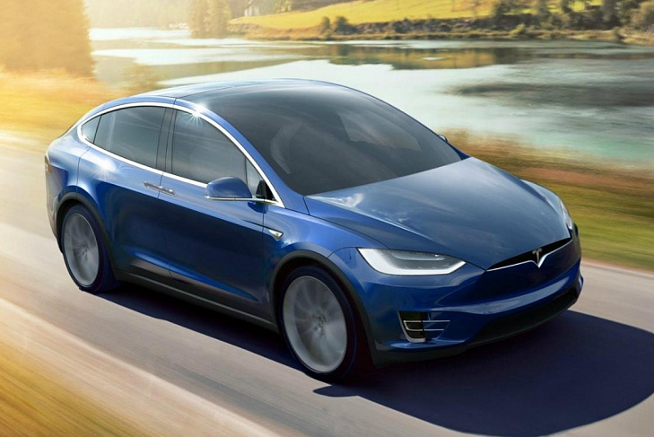 «Еле доехал до дома». Глава Минпромторга раскритиковал Tesla  