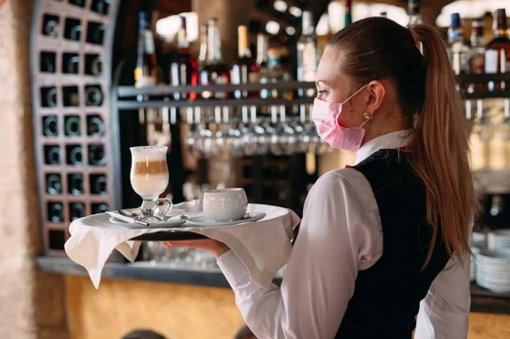 Вход по QR-кодам и СМС могут распространить на столичные кафе и рестораны