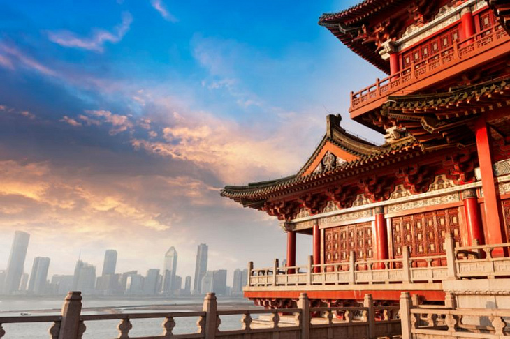 Почему в Китае крыши пагод загнуты вверх?