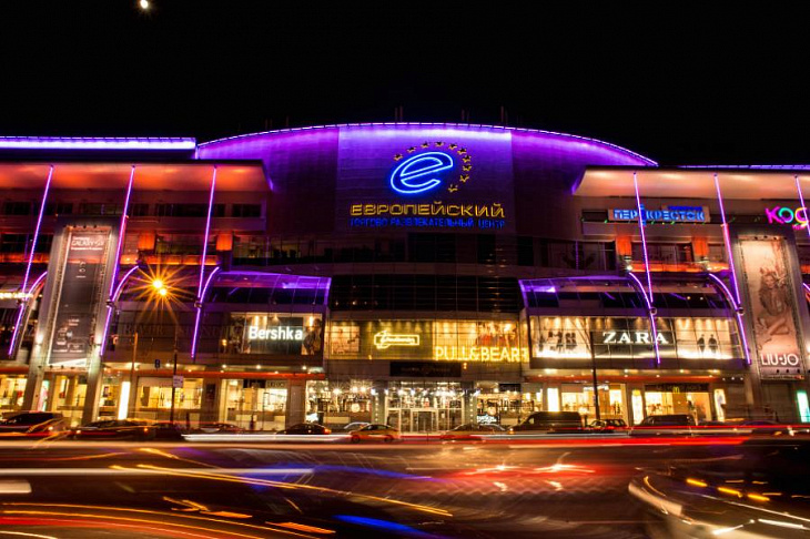Владельцы ТРЦ «Европейский» приобрели почти 10% акций девелопера «Самолет»