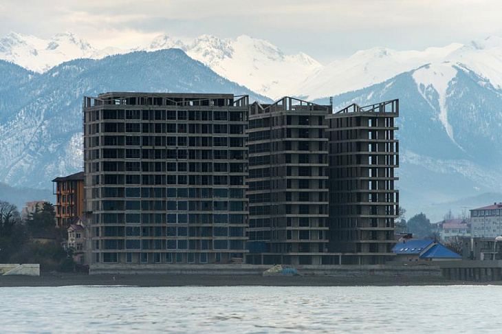 Крым стал вдвое интереснее: лишенные отдыха за границей россияне принялись скупать жилье на домашних курортах 