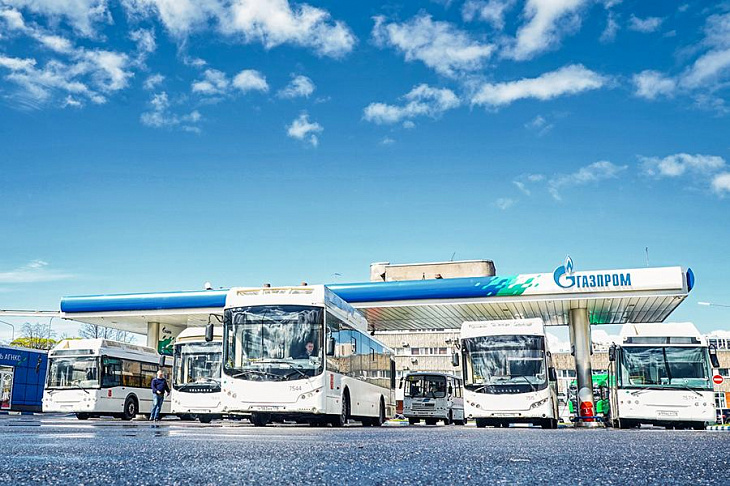 «Газпром» предложил расширить программу газификации транспорта.