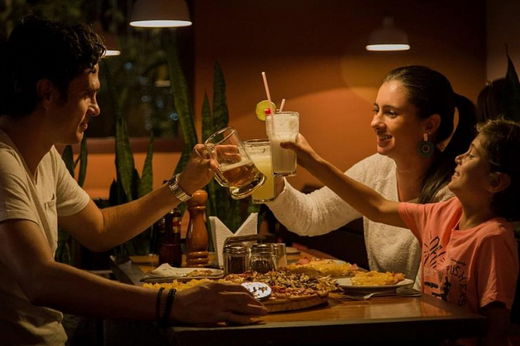 Ученые доказали, что семейные обеды помогают похудеть