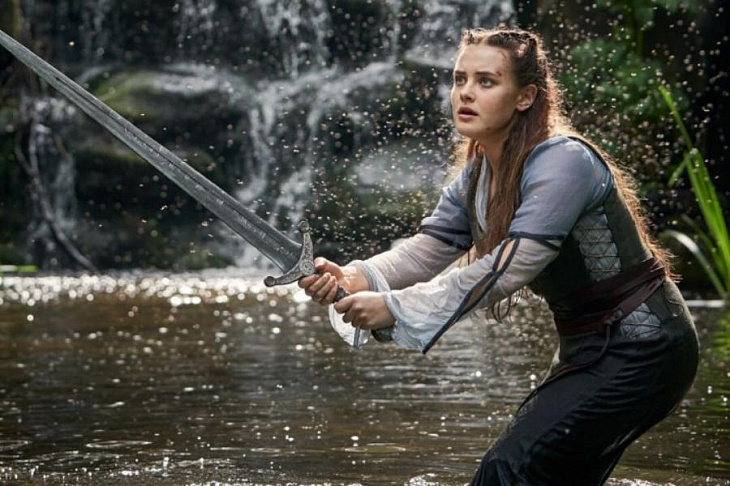 Появились кадры сериала-переосмысления истории Короля Артура «Проклятая»