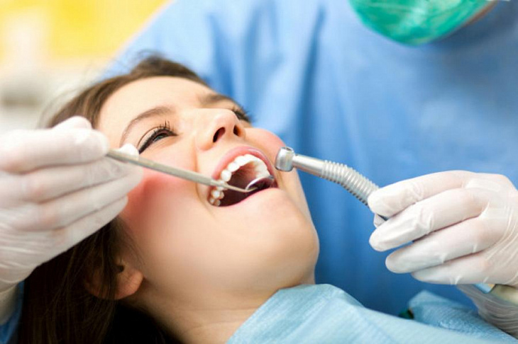 Врач развеяла популярные мифы о кариесе 